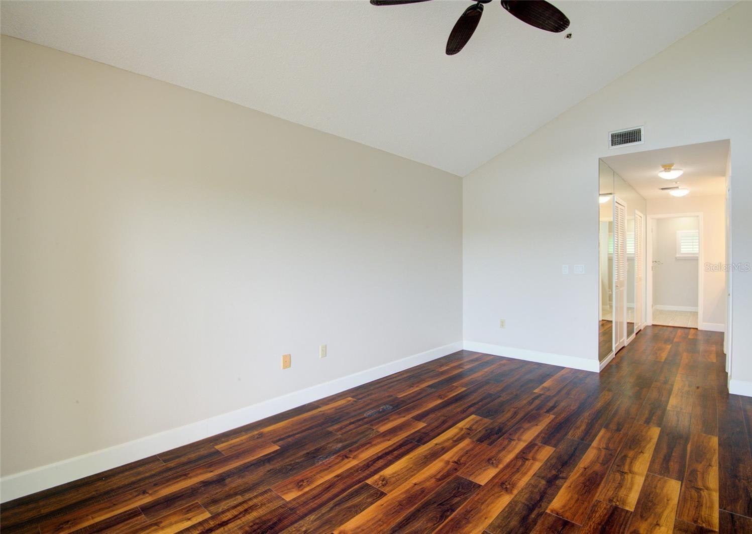 Image 19 of 40 For 1762 Bay Street 401