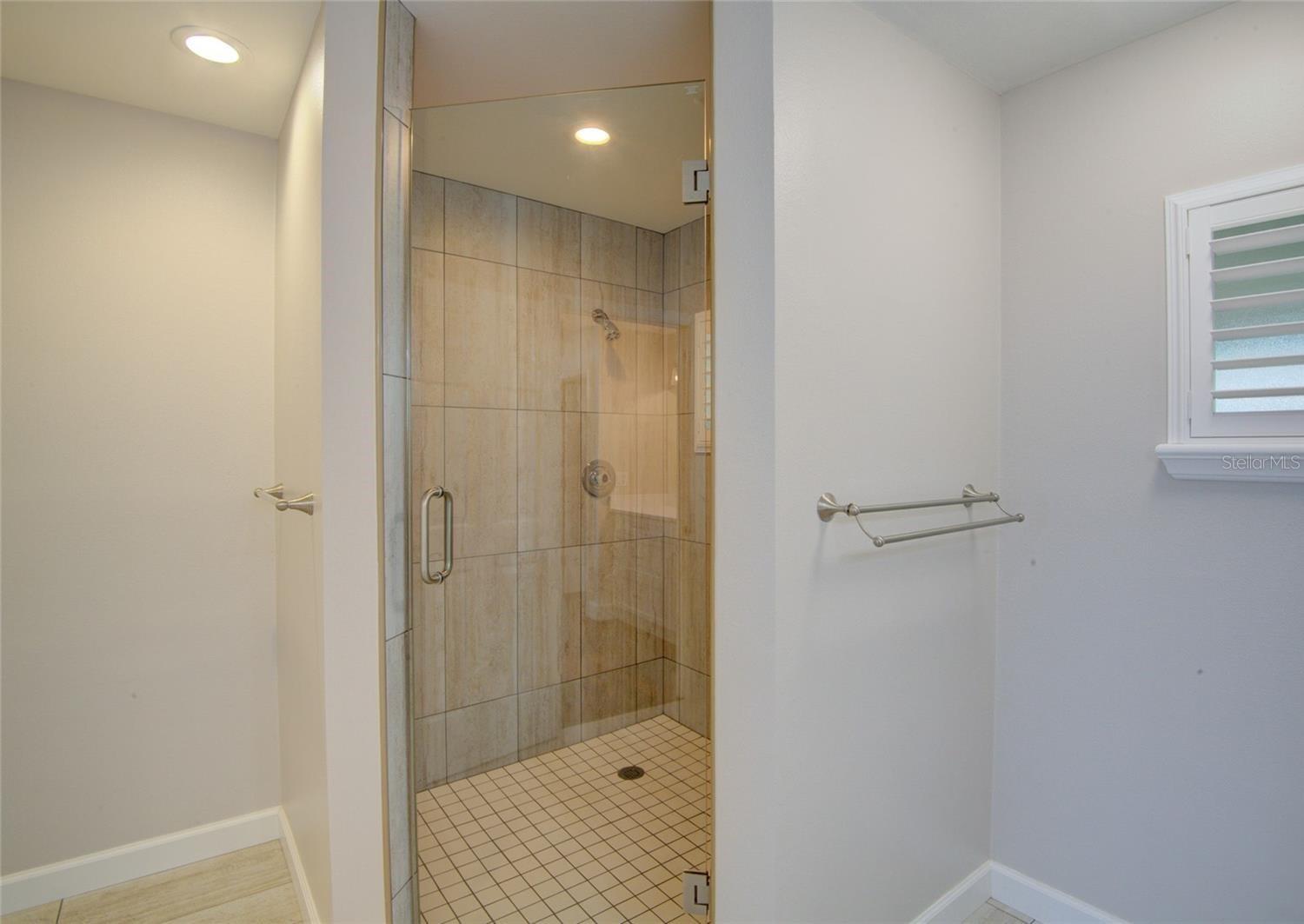 Image 23 of 40 For 1762 Bay Street 401