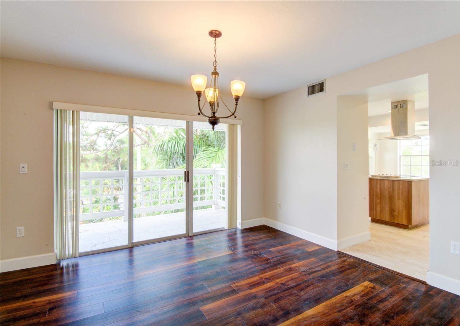 Image 9 of 40 For 1762 Bay Street 401
