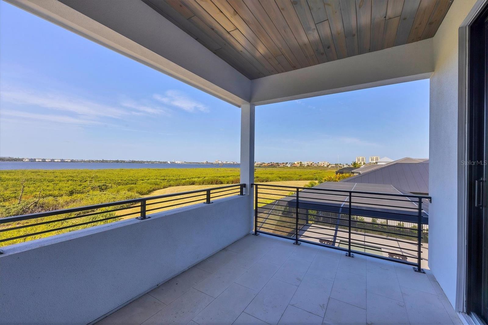 Image 40 of 78 For 1613 4th Street E