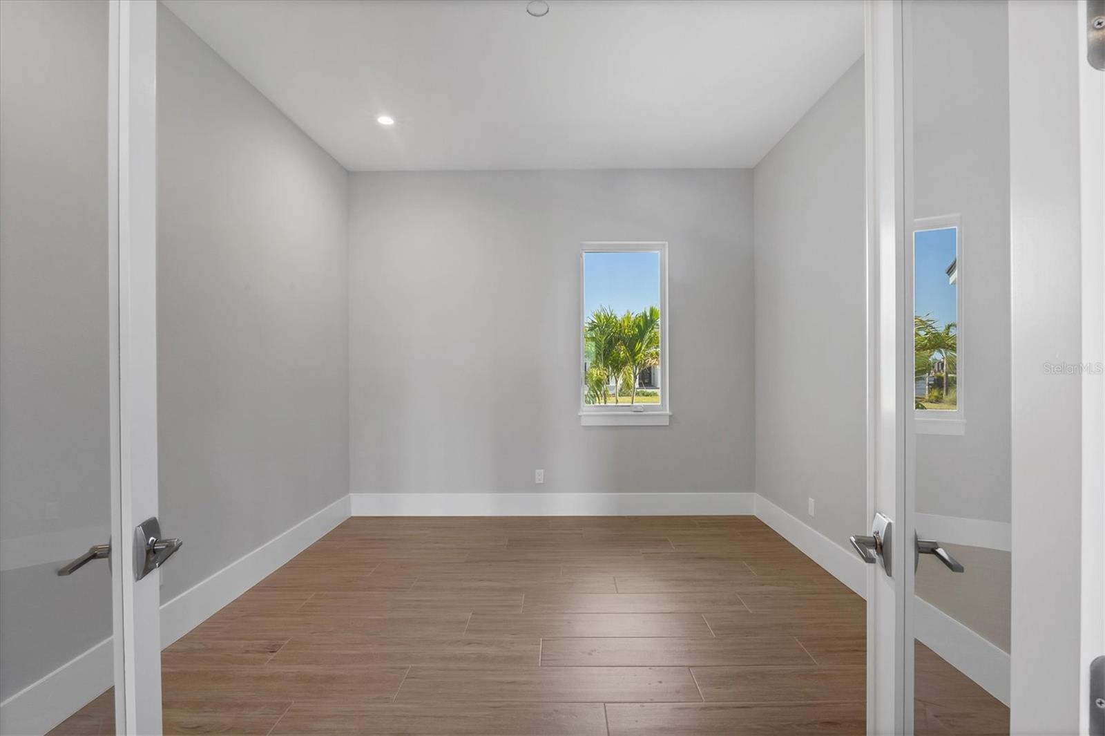 Image 42 of 78 For 1613 4th Street E