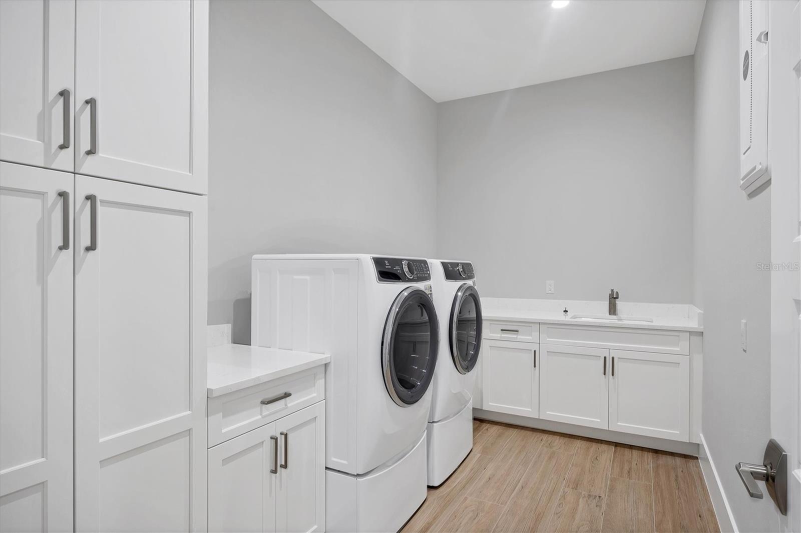 Image 44 of 78 For 1613 4th Street E