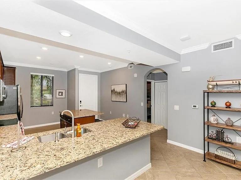 Image 11 of 76 For 17108 Vardon Terrace 105