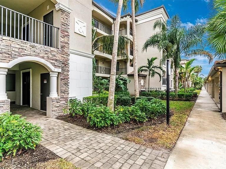 Image 4 of 76 For 17108 Vardon Terrace 105