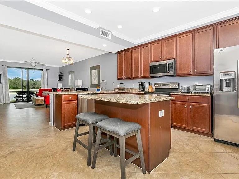 Image 5 of 76 For 17108 Vardon Terrace 105