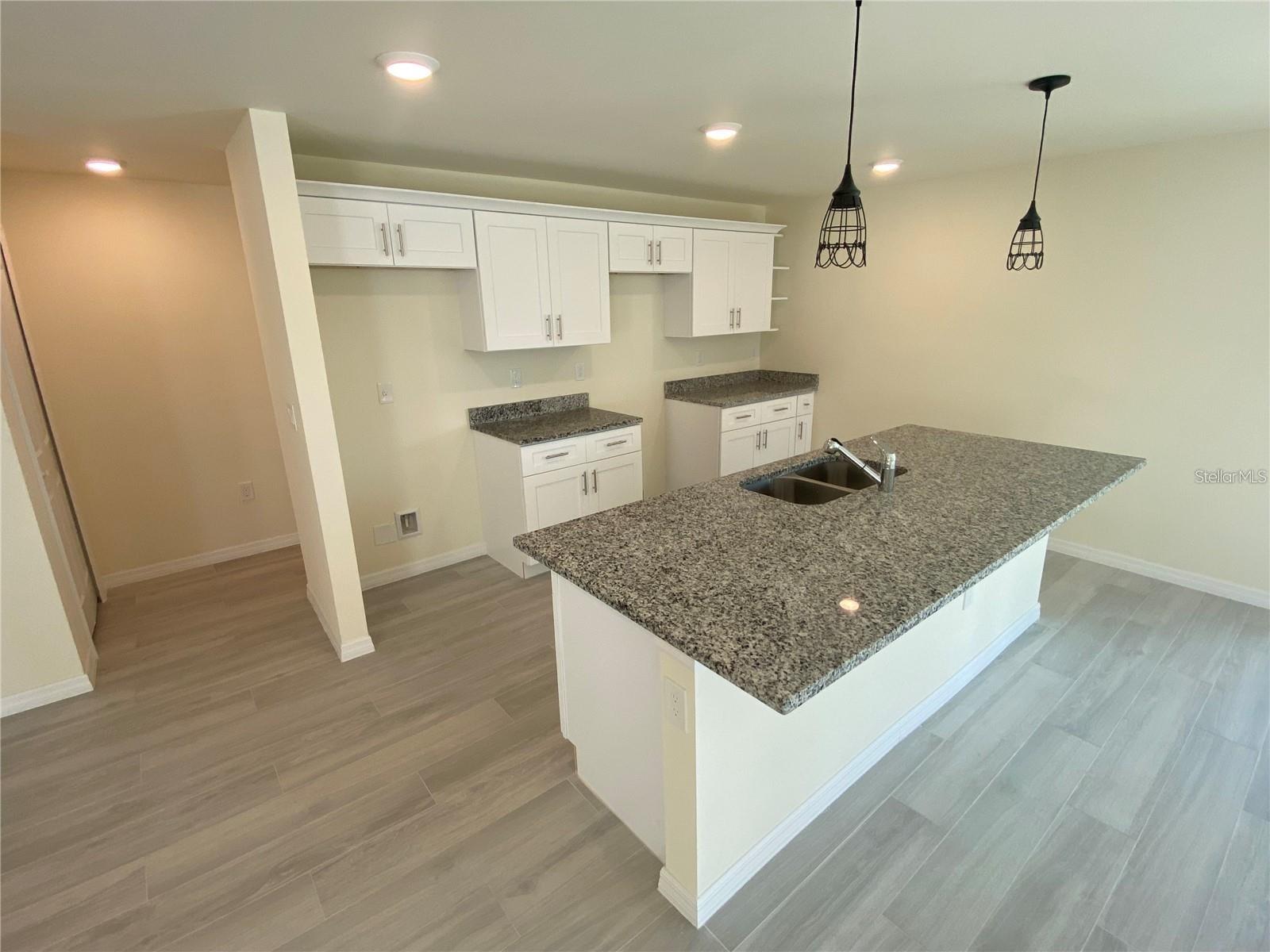 Image 4 of 18 For 4595 Horseshoe Avenue