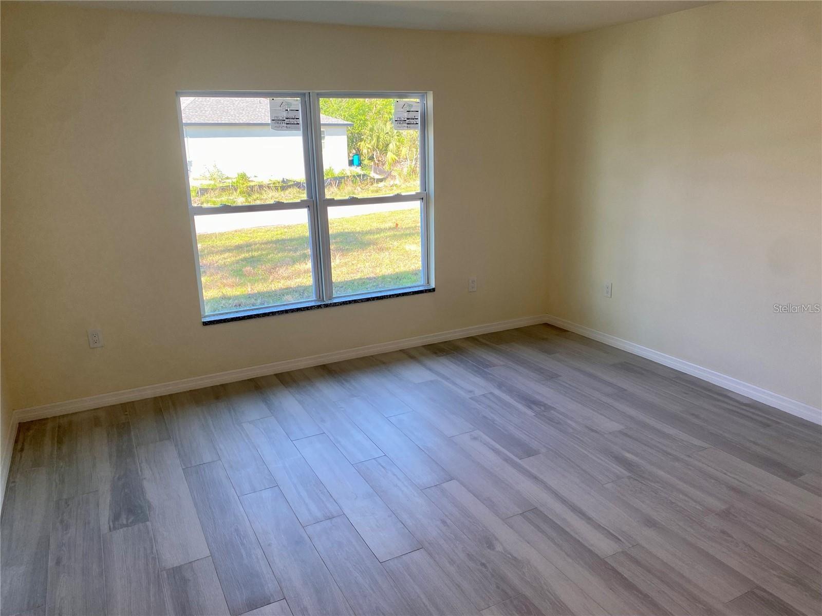 Image 6 of 18 For 4595 Horseshoe Avenue
