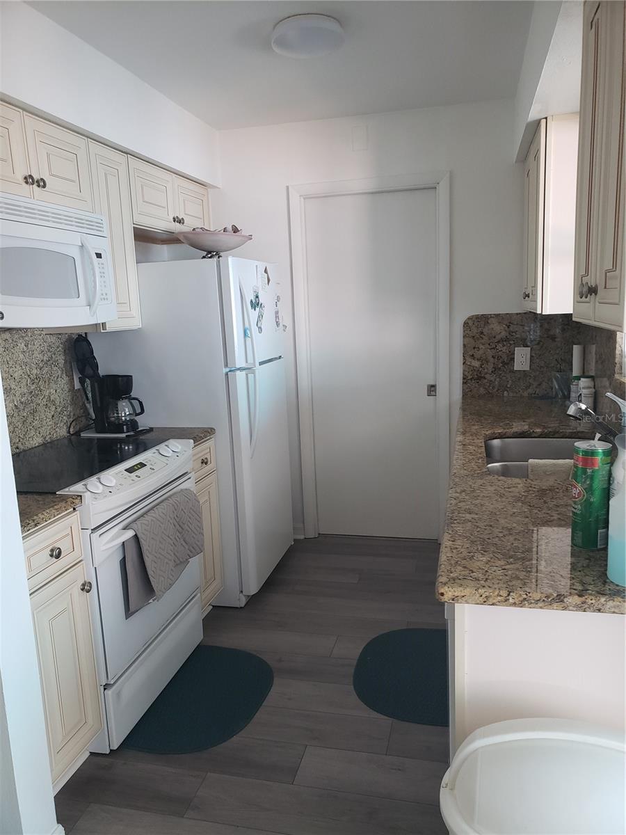 Image 10 of 14 For 900 Pineland Avenue