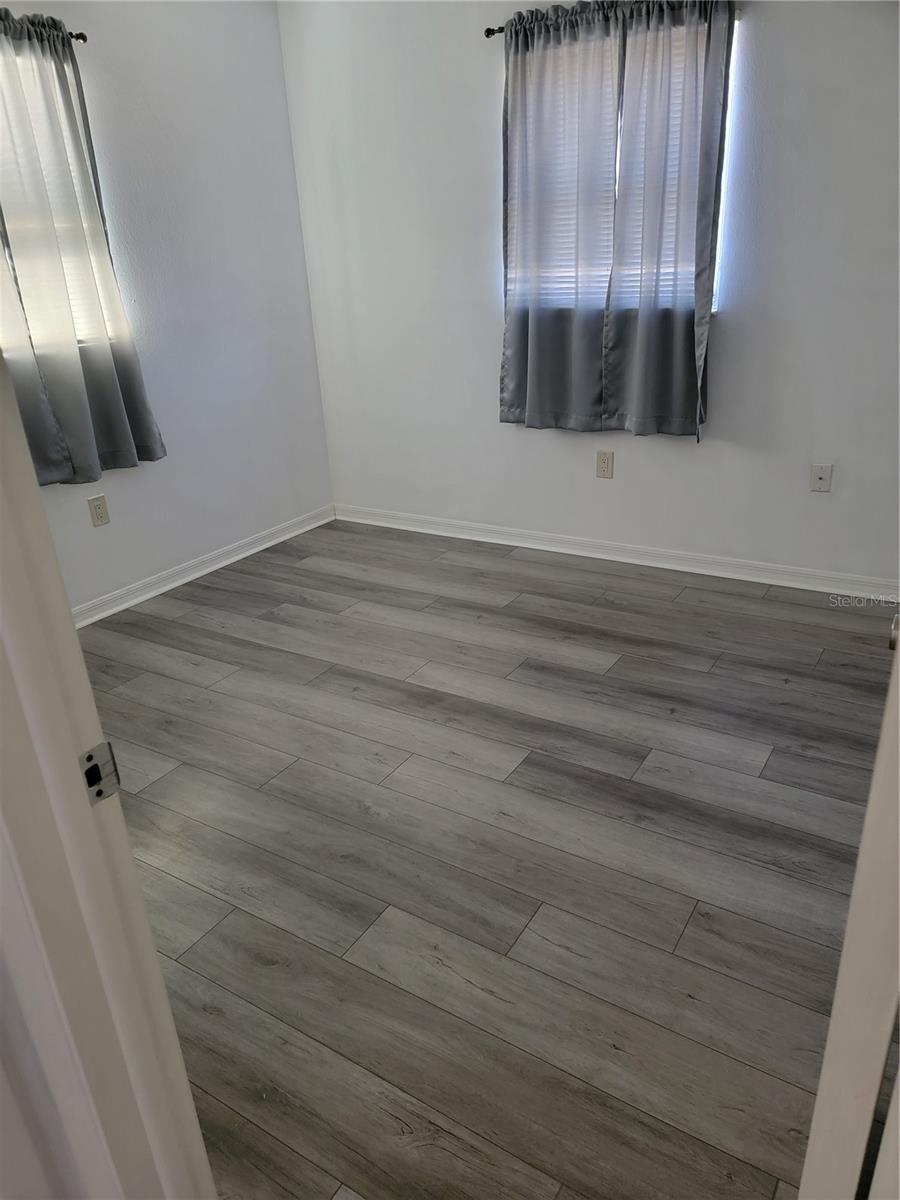 Image 5 of 14 For 900 Pineland Avenue