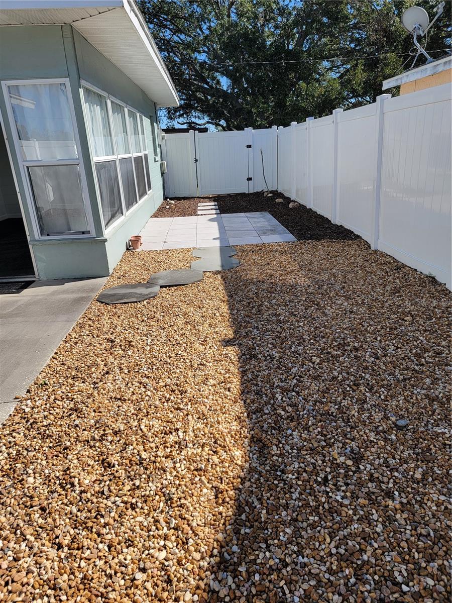 Image 8 of 14 For 900 Pineland Avenue