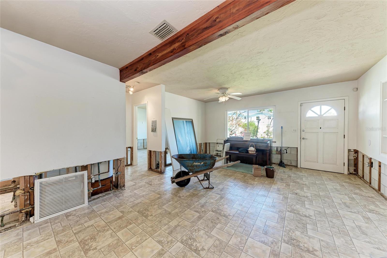 Image 11 of 49 For 216 Archer Way