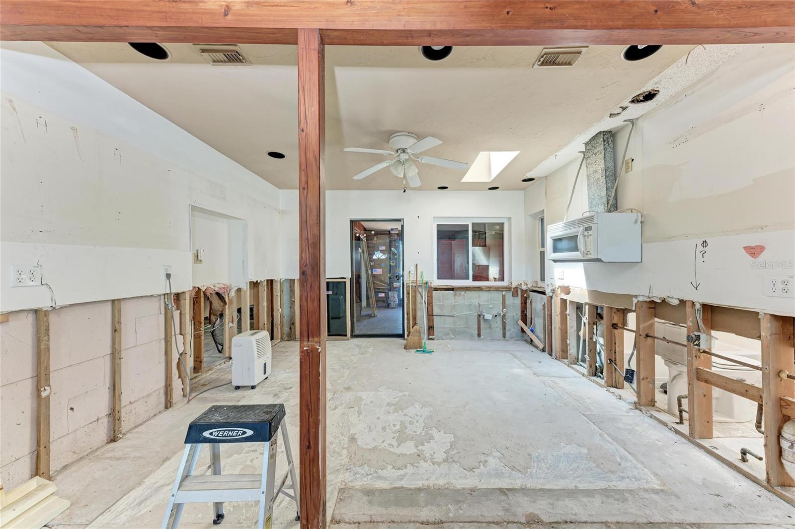 Image 12 of 49 For 216 Archer Way