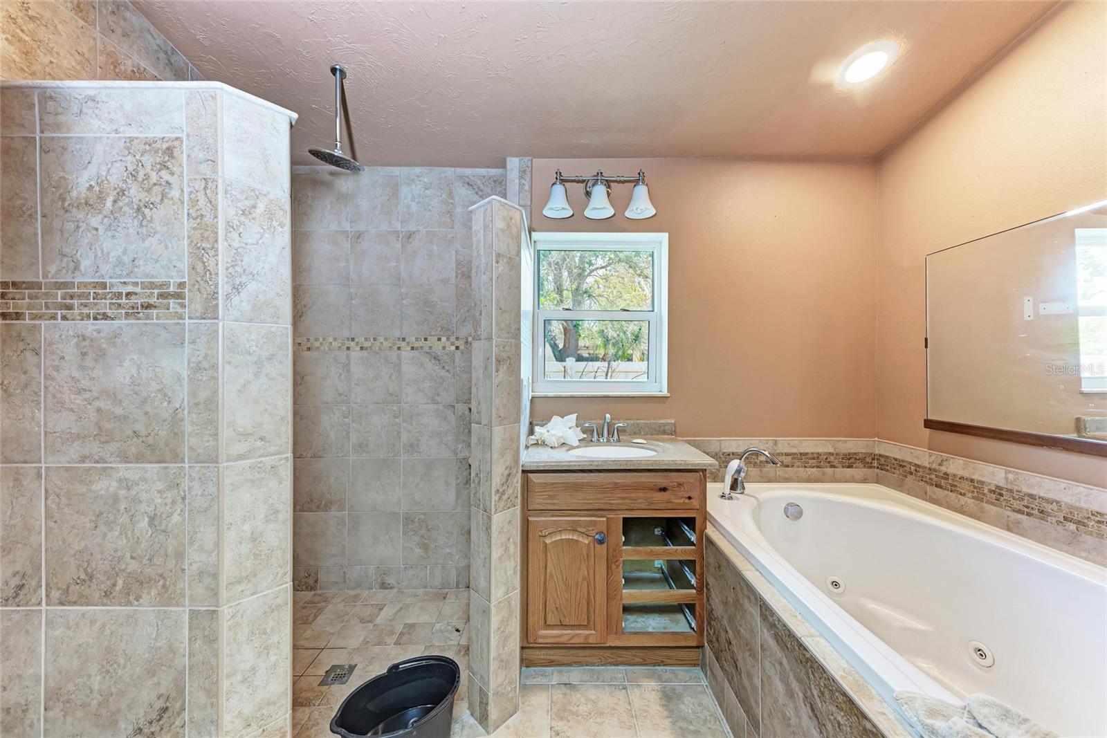 Image 16 of 49 For 216 Archer Way