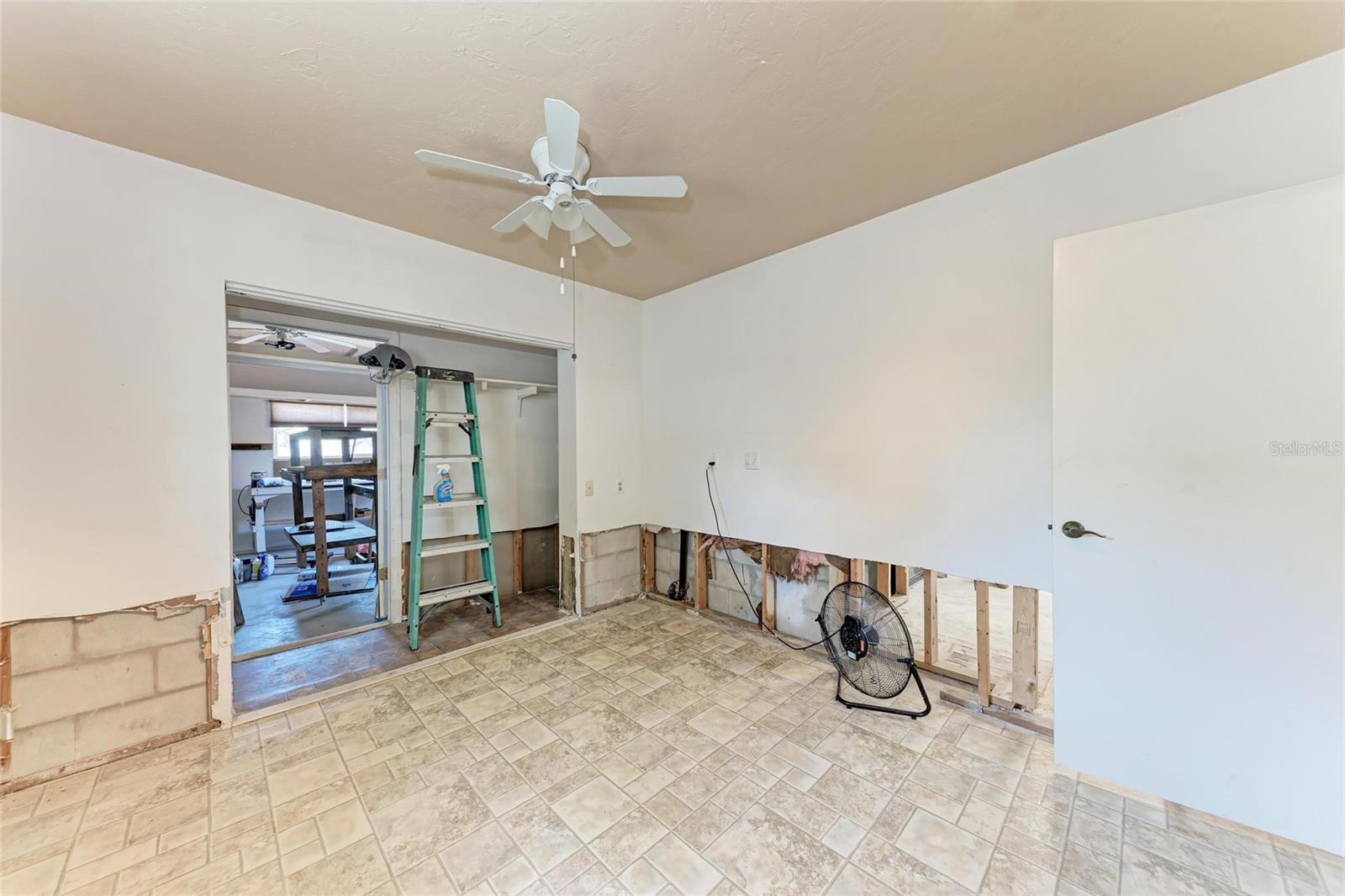 Image 18 of 49 For 216 Archer Way
