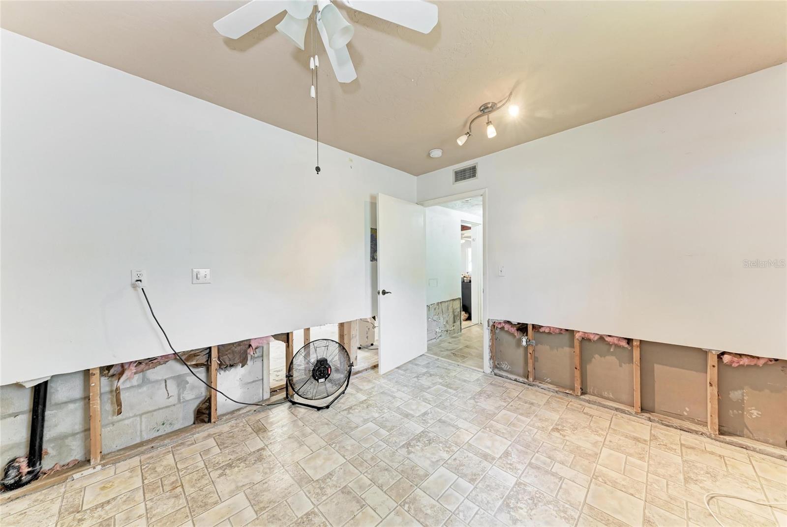 Image 19 of 49 For 216 Archer Way
