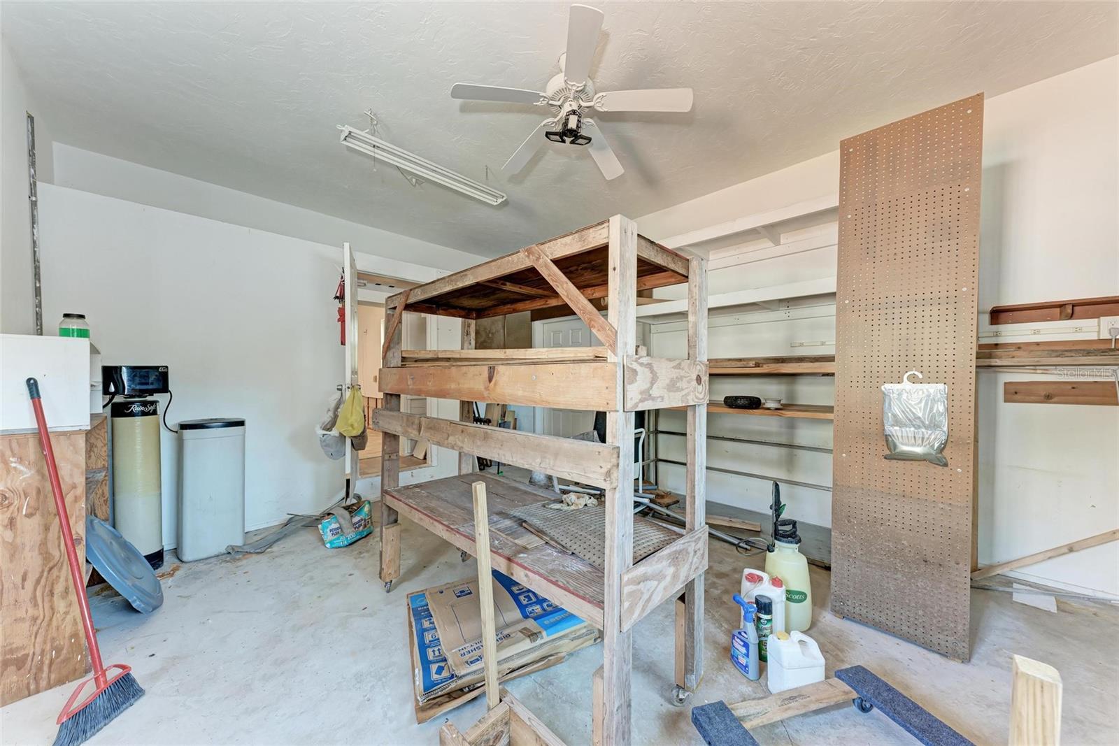 Image 21 of 49 For 216 Archer Way