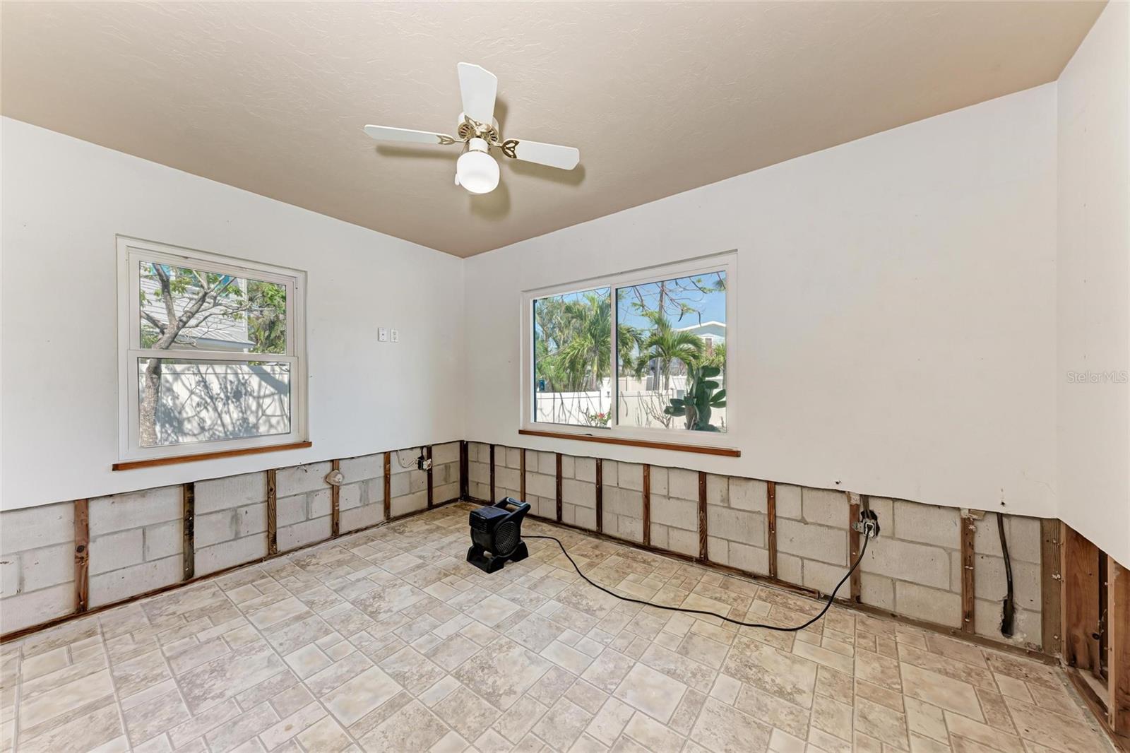 Image 22 of 49 For 216 Archer Way