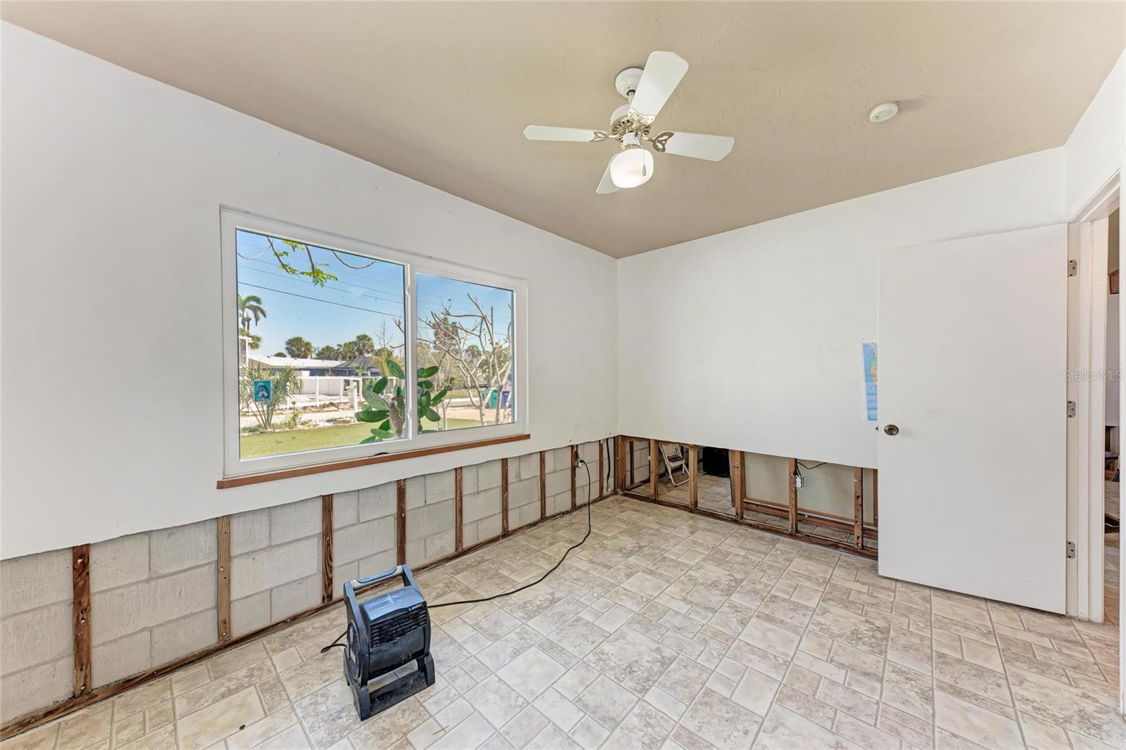 Image 24 of 49 For 216 Archer Way