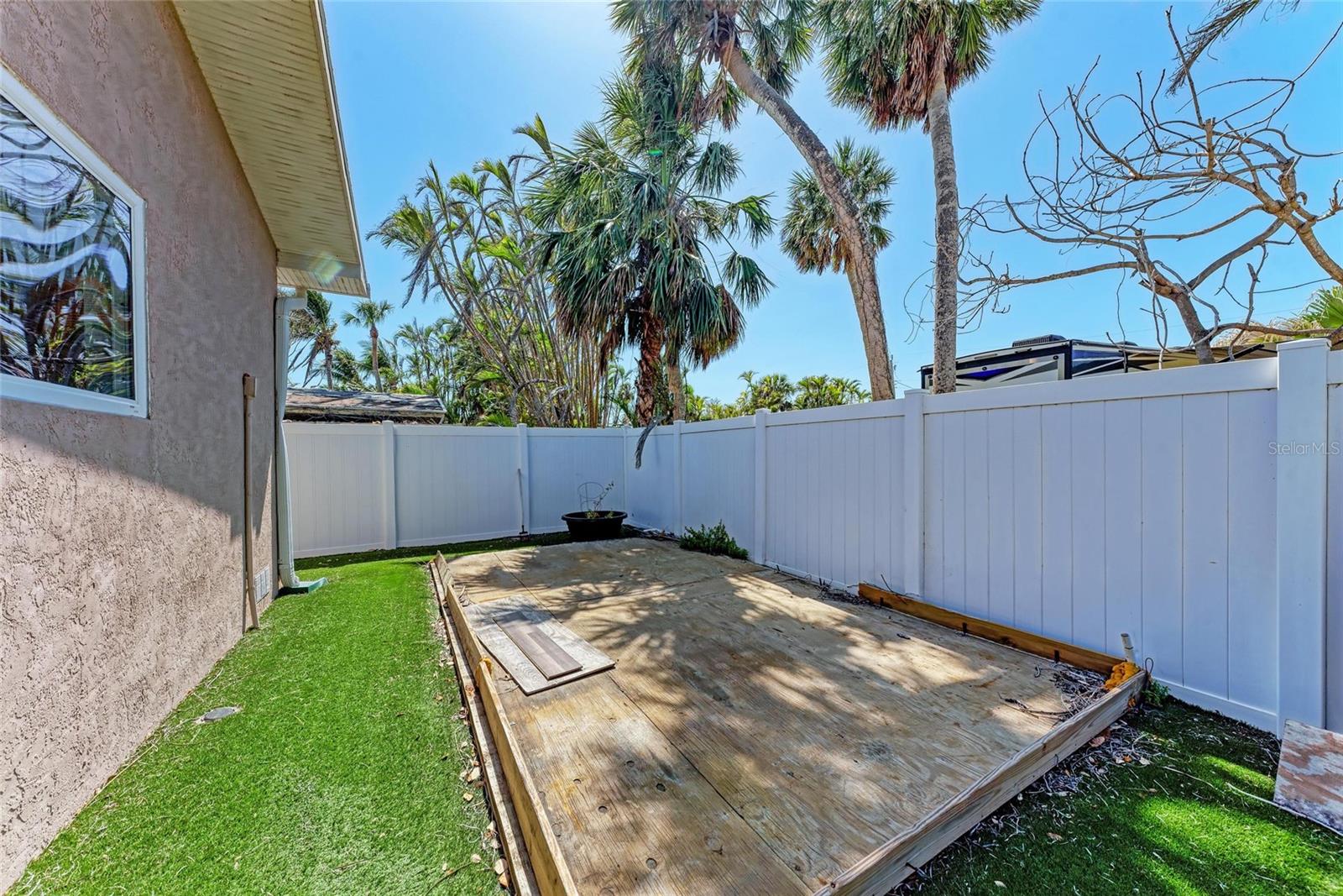 Image 37 of 49 For 216 Archer Way