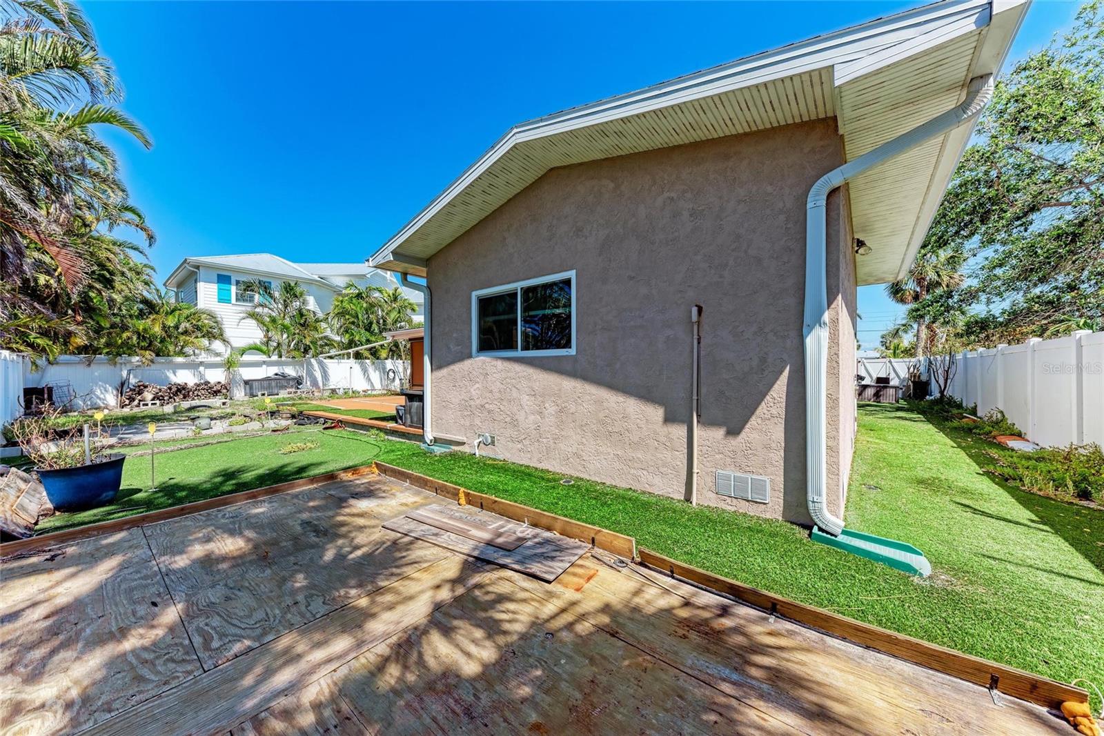 Image 39 of 49 For 216 Archer Way
