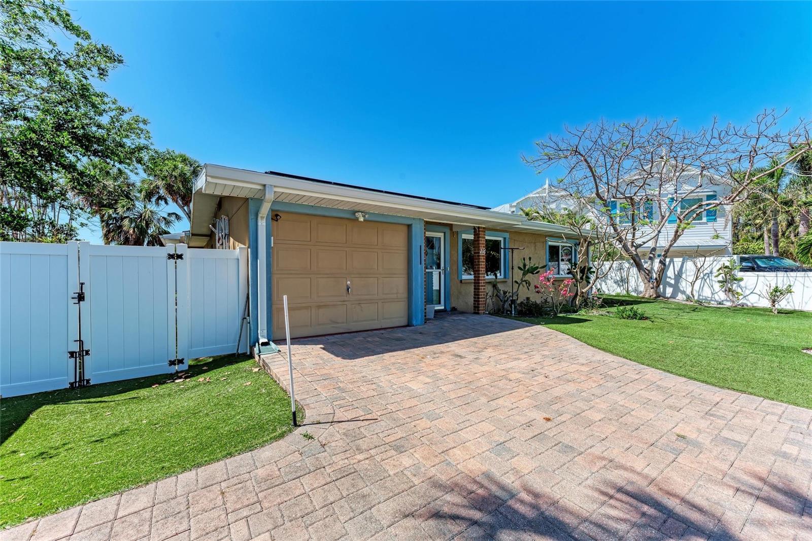 Image 4 of 49 For 216 Archer Way