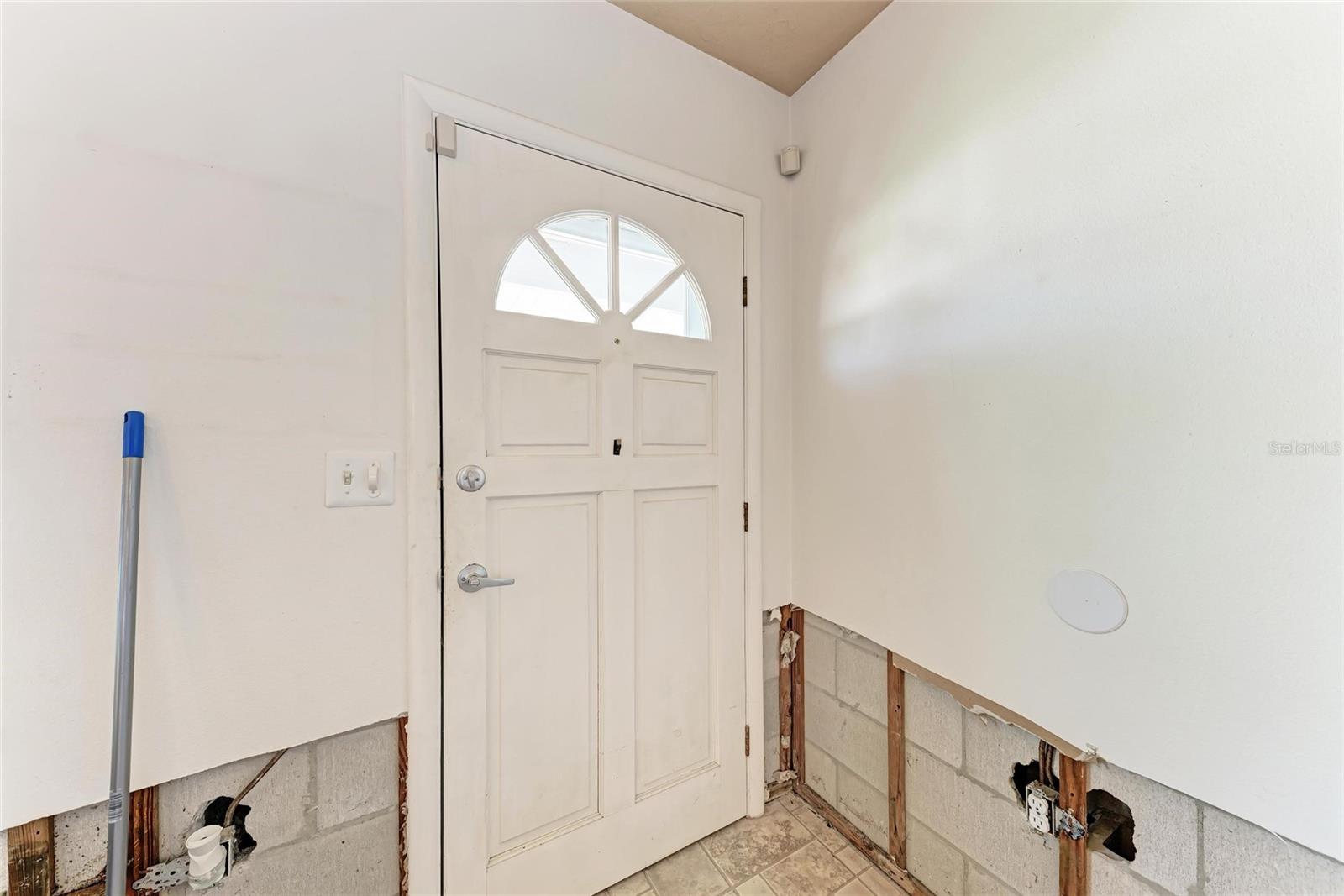 Image 6 of 49 For 216 Archer Way