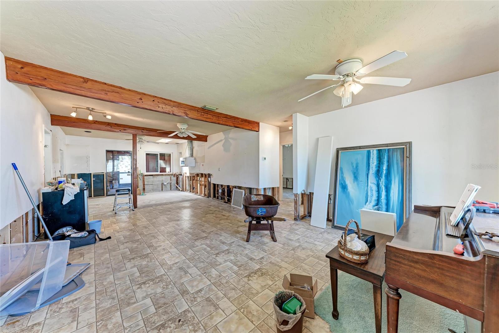 Image 7 of 49 For 216 Archer Way