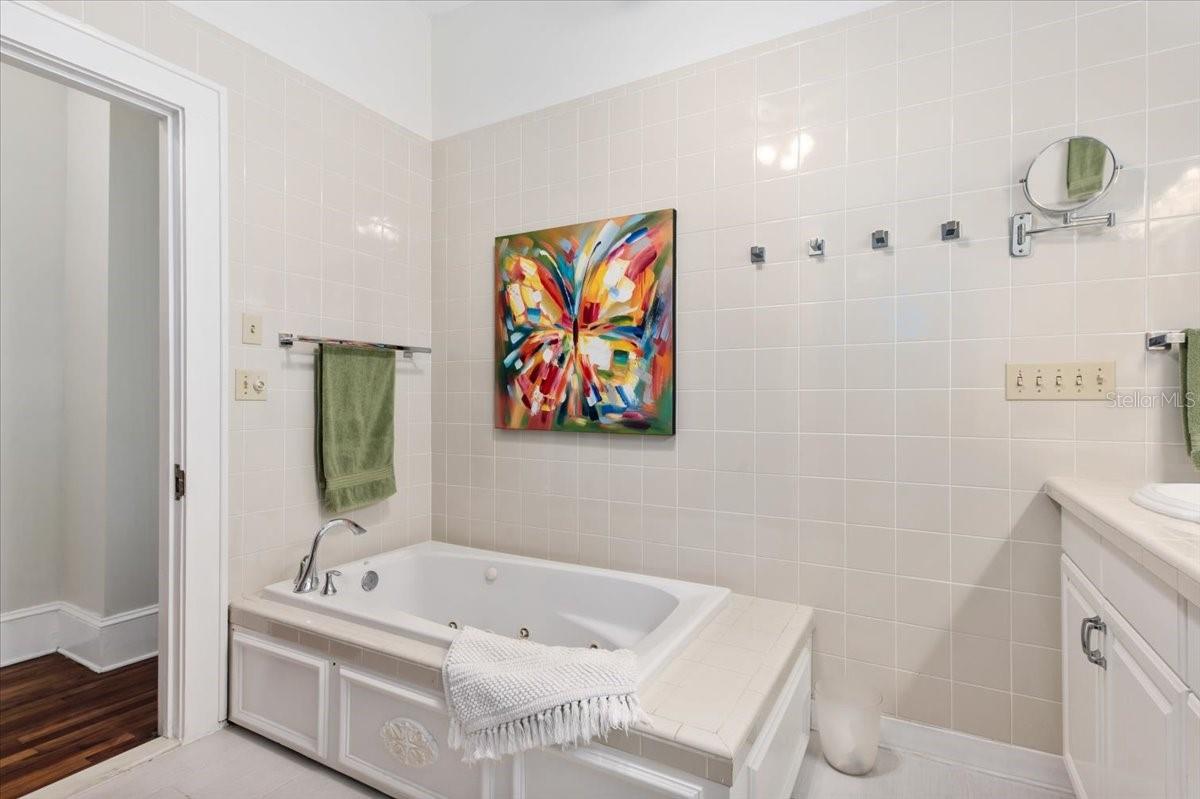 Image 25 of 87 For 2326 2nd Avenue E