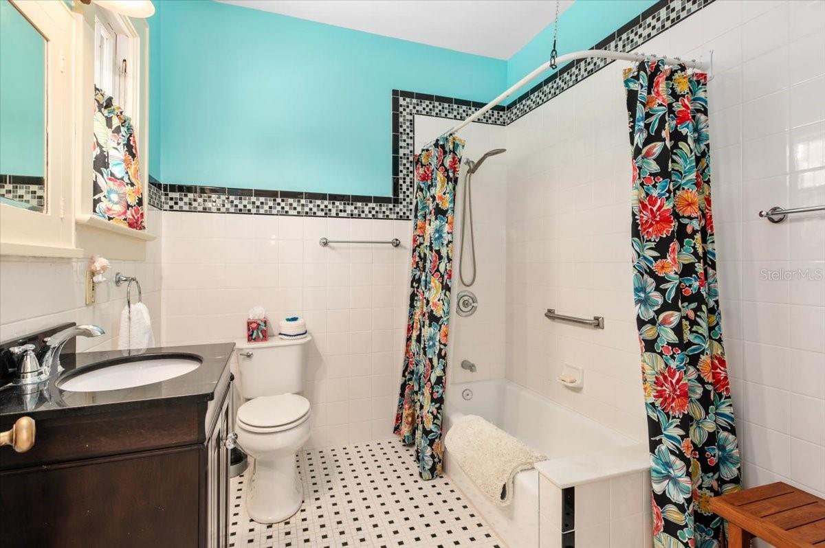 Image 32 of 87 For 2326 2nd Avenue E