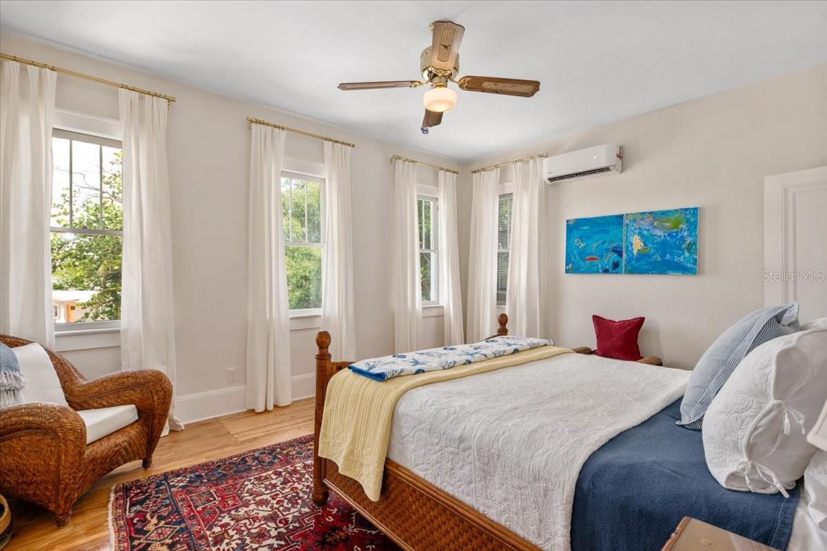 Image 71 of 87 For 2326 2nd Avenue E