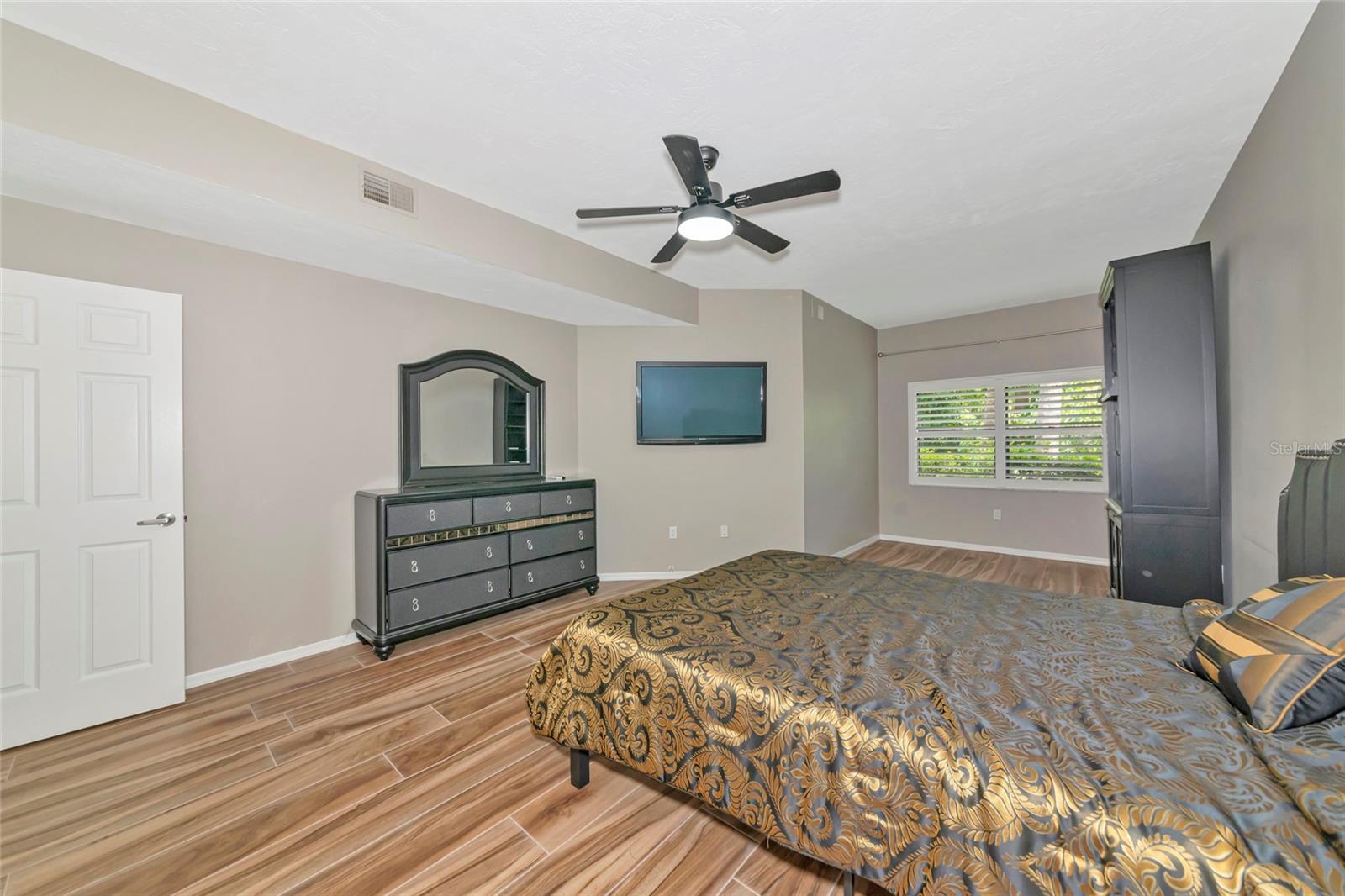 Image 22 of 78 For 1712 Starling Drive 101