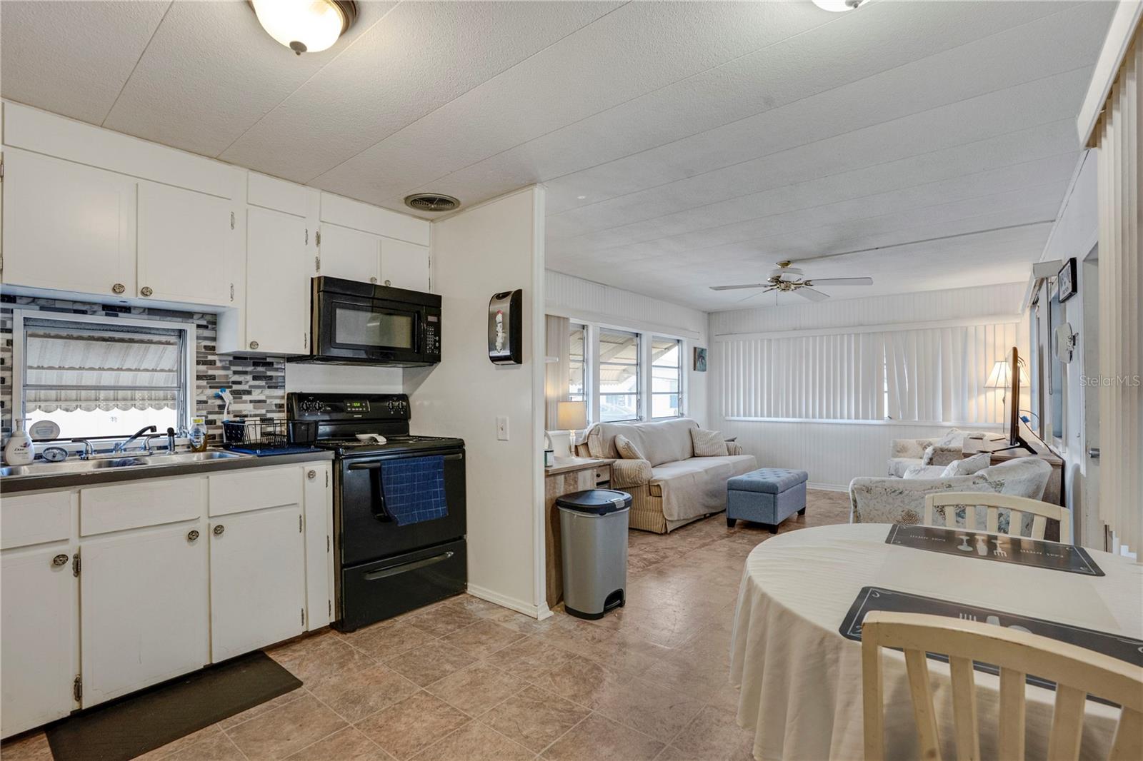 Image 4 of 34 For 1110 49th Avenue Drive W