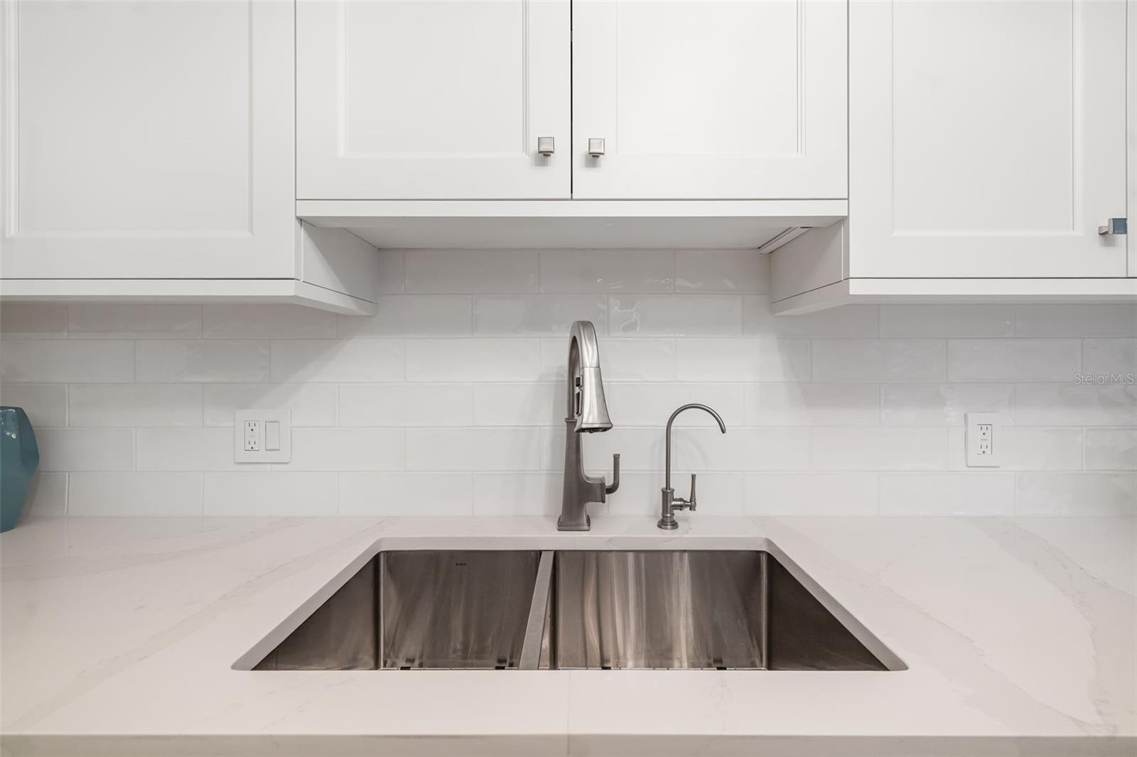 Image 11 of 94 For 1750 Benjamin Franklin Drive 6b