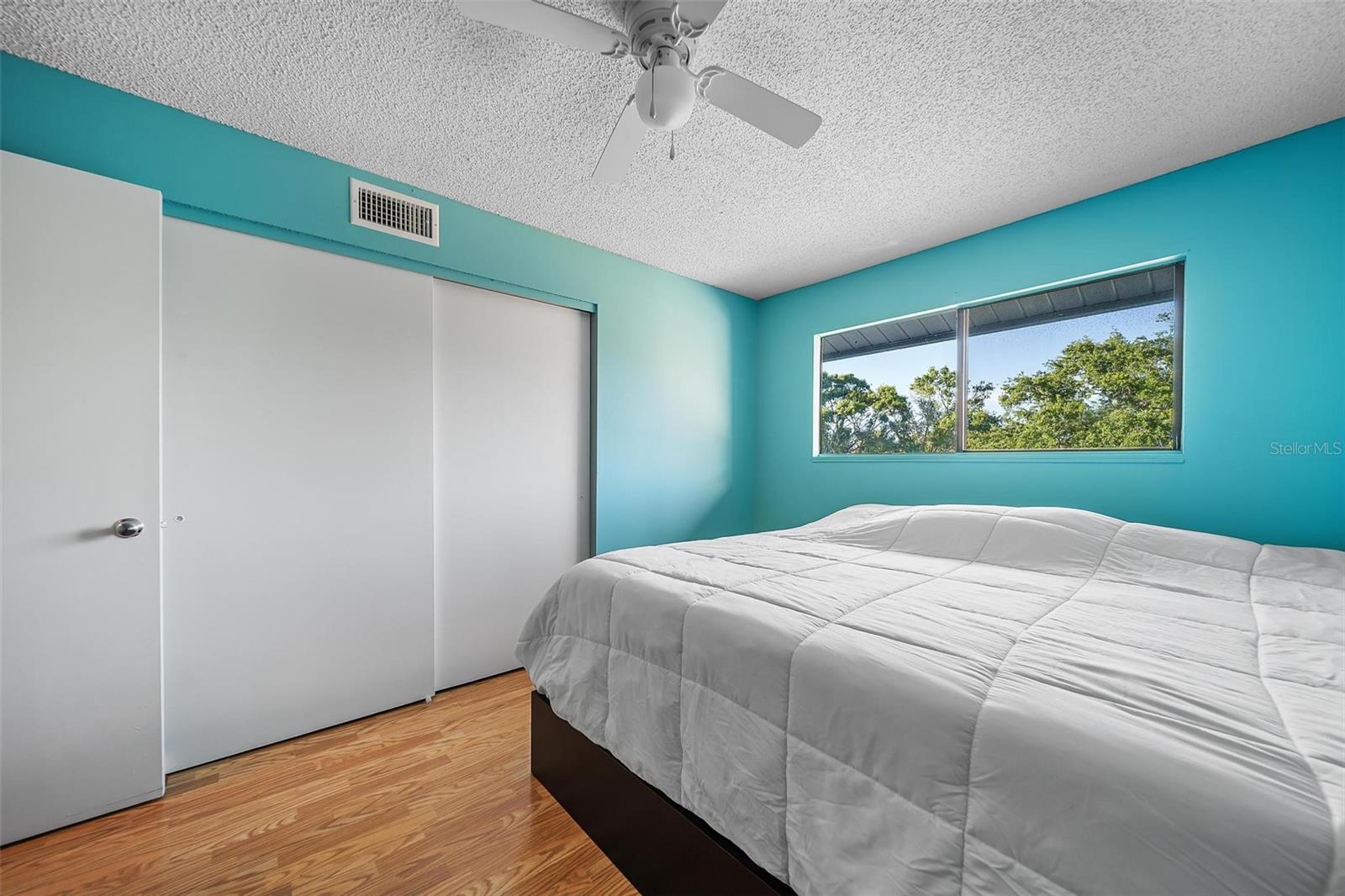 Image 13 of 41 For 6033 34th Street W 132
