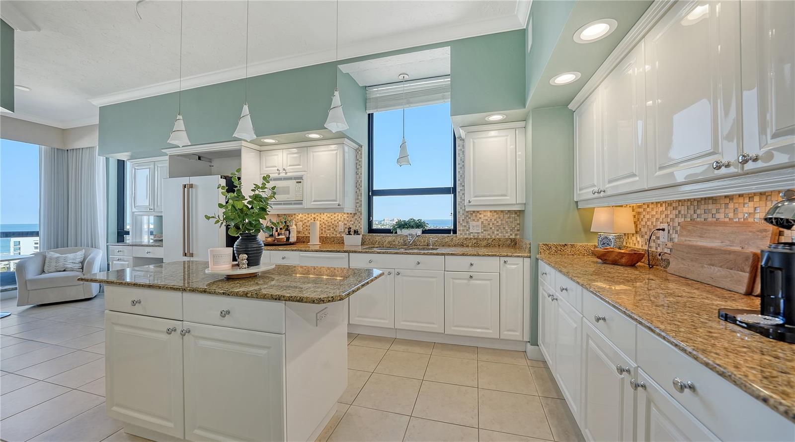 Image 21 of 50 For 1281 Gulf Of Mexico Drive 906