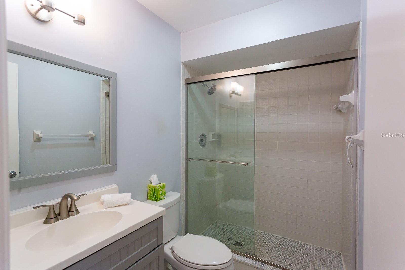 Image 20 of 41 For 5630 Golf Pointe Drive 206