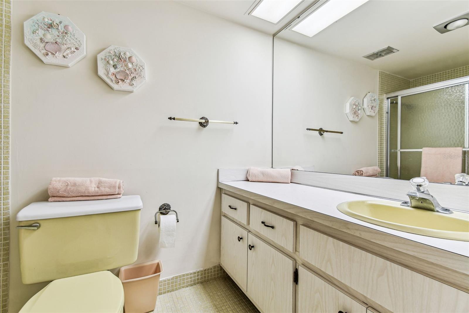 Image 23 of 34 For 7461 Country Club Dr N 408