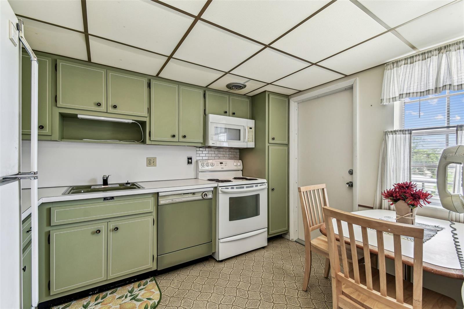 Image 4 of 34 For 7461 Country Club Dr N 408