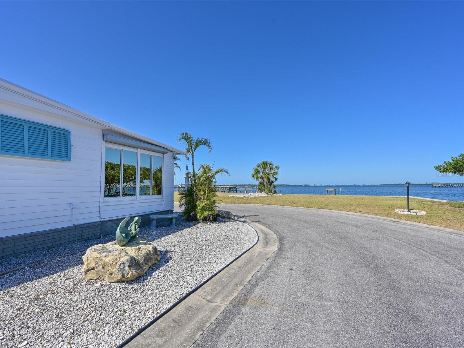 Image 35 of 41 For 2107 Palma Sola Boulevard 97