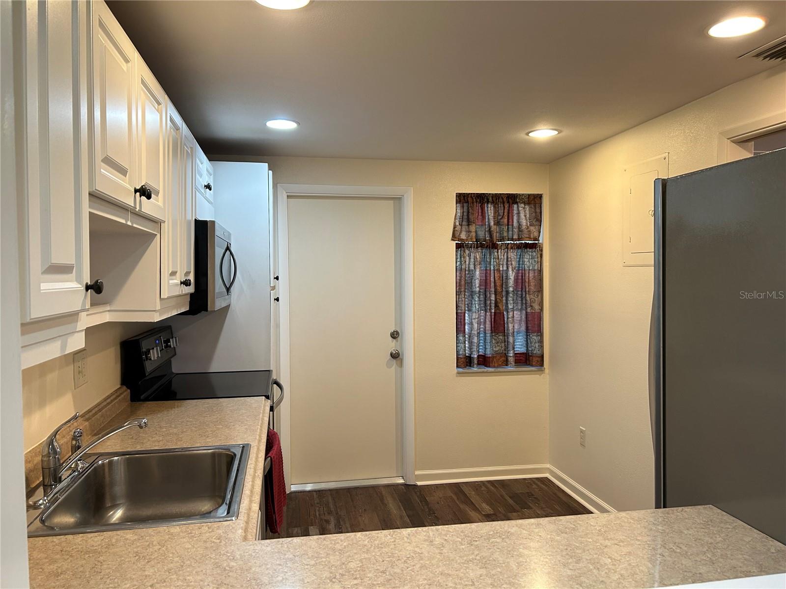 Image 5 of 24 For 7461 Country Club Drive N 208