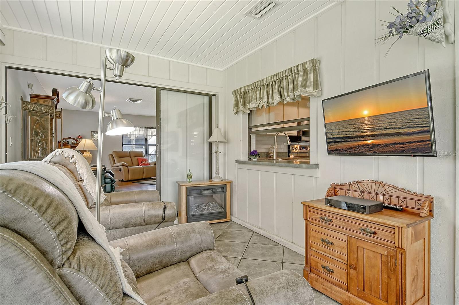 Image 10 of 28 For 6007 Vivienda Drive 29