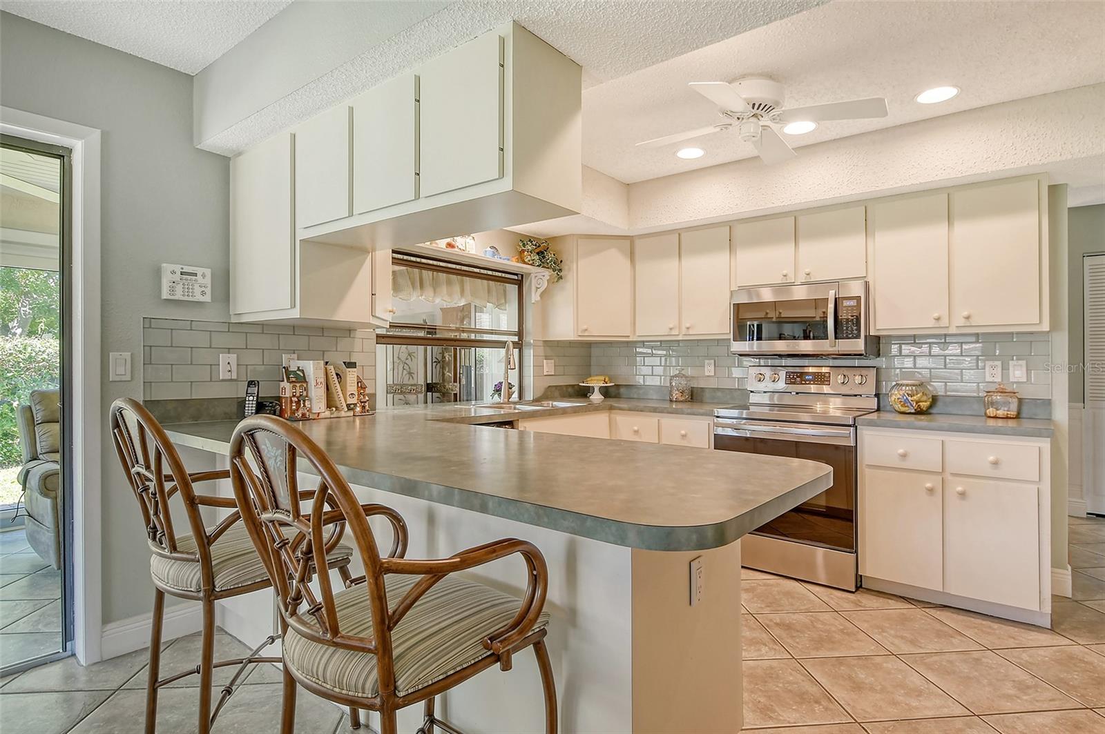 Image 13 of 28 For 6007 Vivienda Drive 29