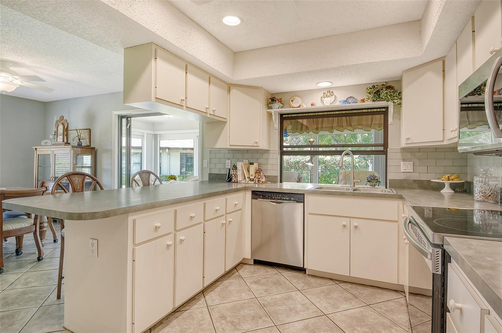 Image 14 of 28 For 6007 Vivienda Drive 29