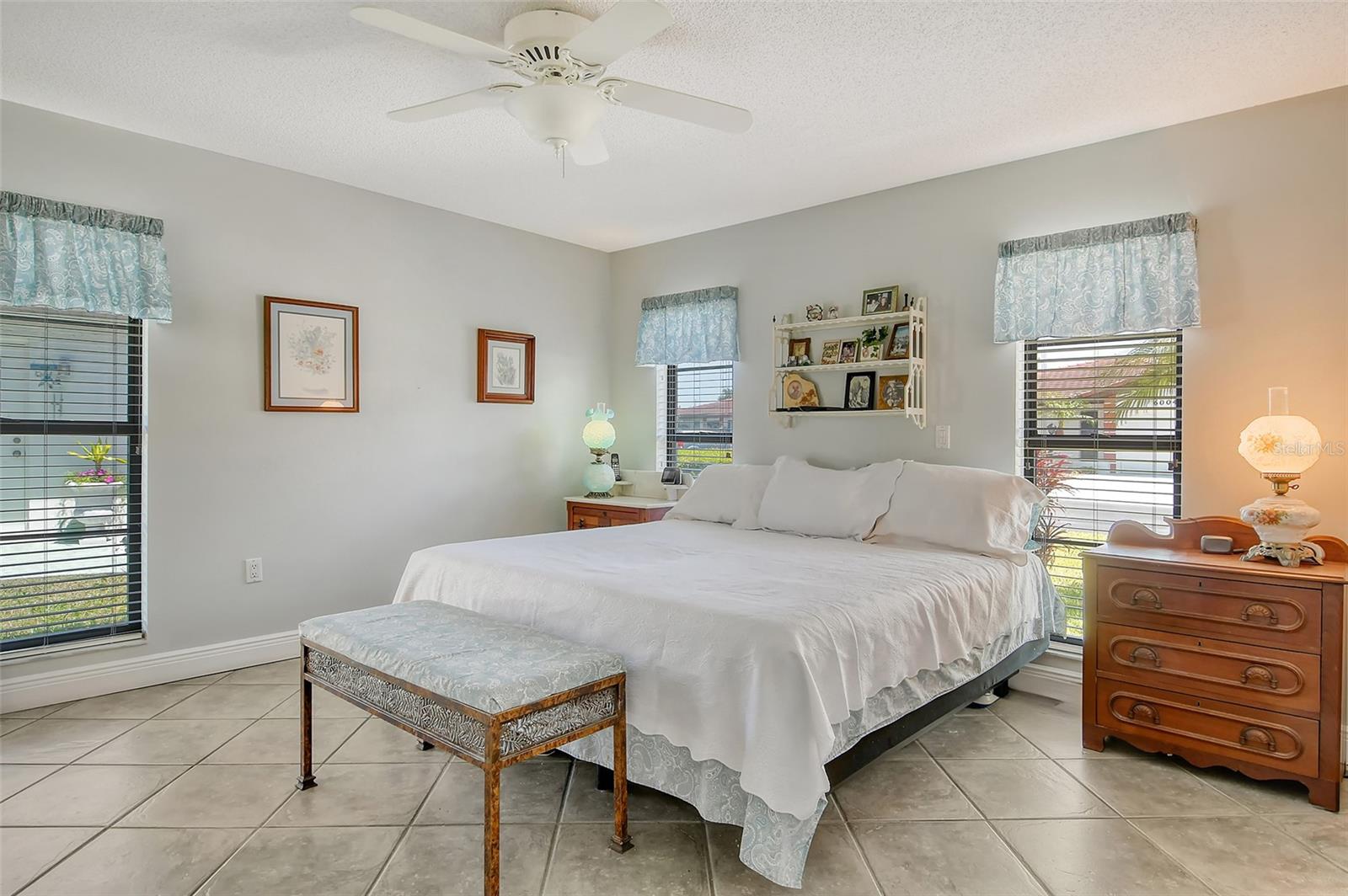 Image 16 of 28 For 6007 Vivienda Drive 29