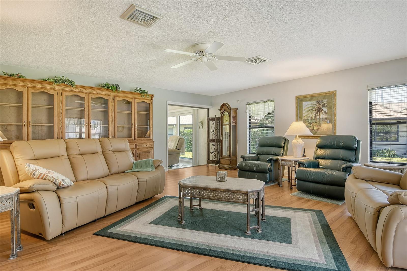 Image 7 of 28 For 6007 Vivienda Drive 29