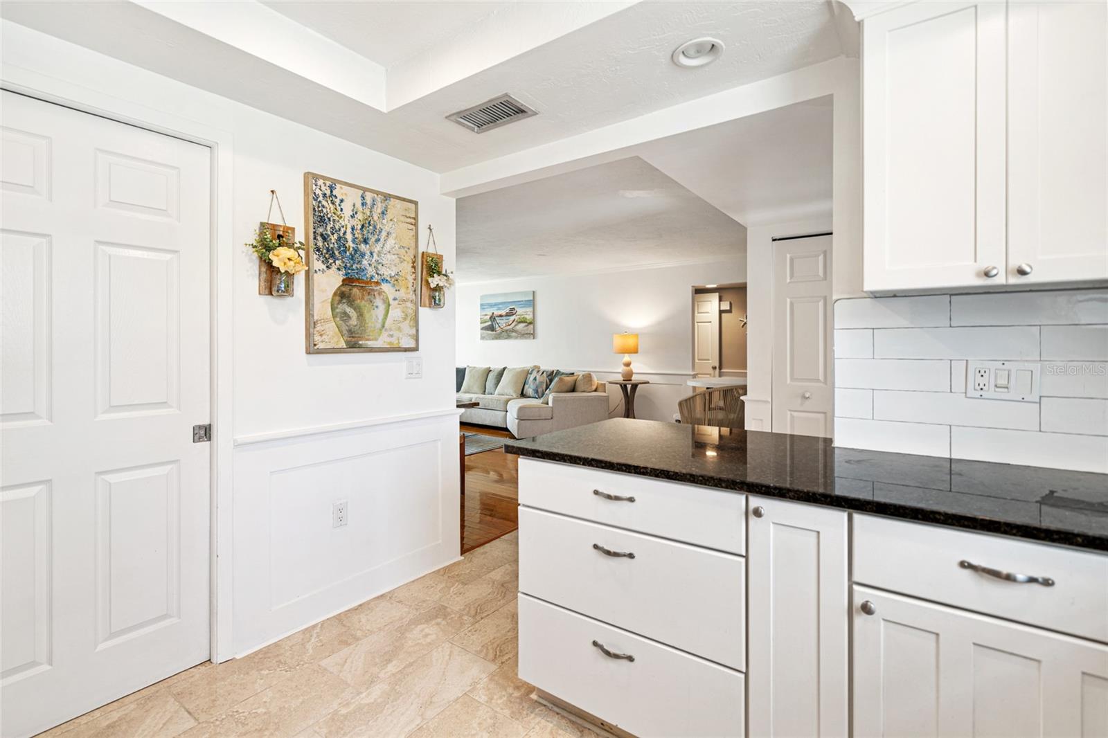 Image 17 of 39 For 5014 Marshfield Road 30