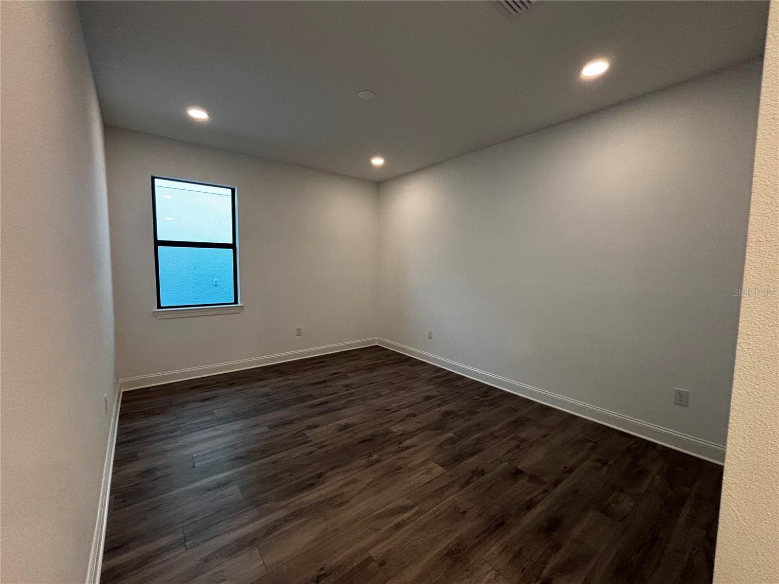 Image 13 of 31 For 5784 Freestone Circle