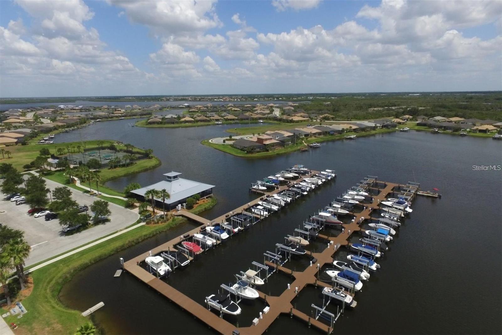 Listing photo id 6 for 1030 Tidewater Shores Loop 404