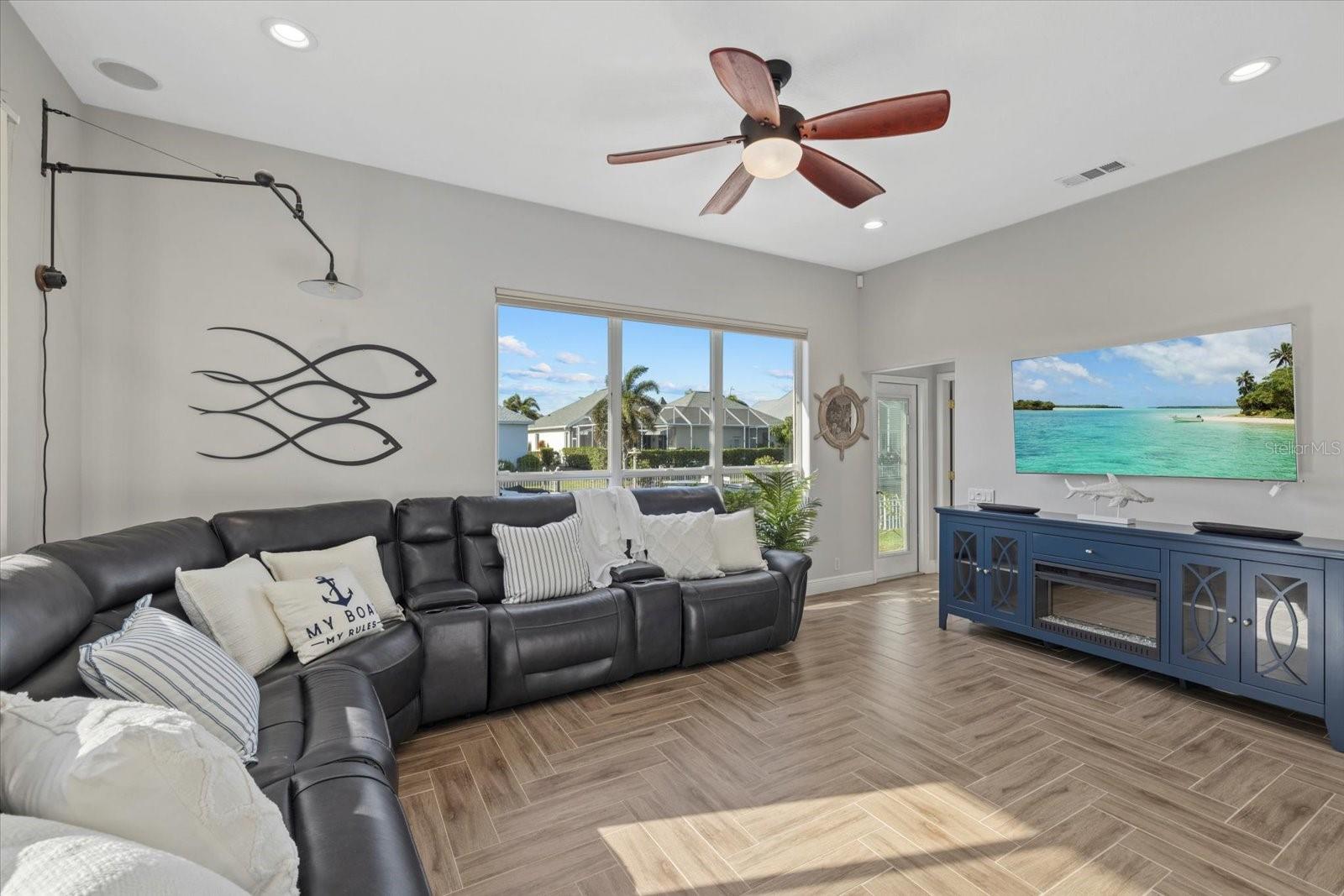 Image 15 of 52 For 4715 Spinnaker Drive