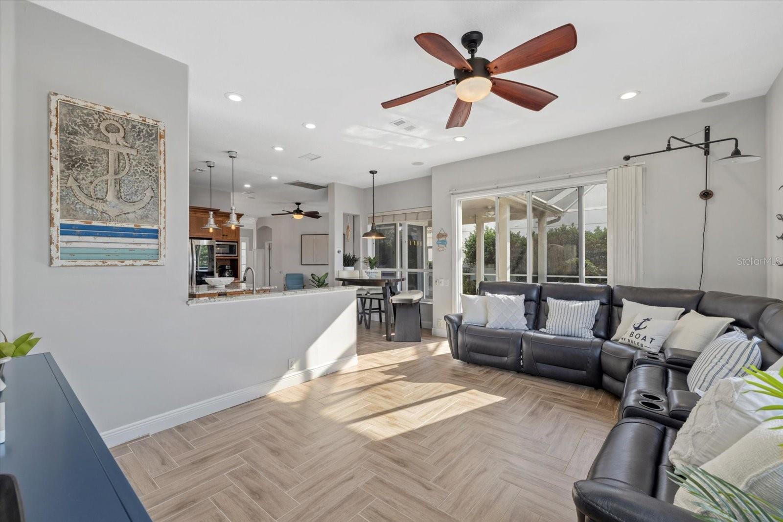 Image 17 of 52 For 4715 Spinnaker Drive